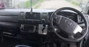 Toyota HiAce 2017 Silver