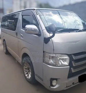 Toyota HiAce 2017 Silver