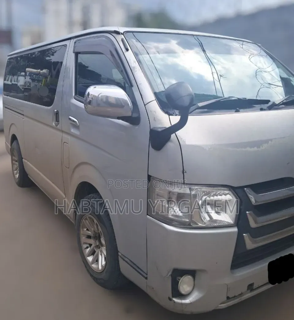 Toyota HiAce 2017 Silver
