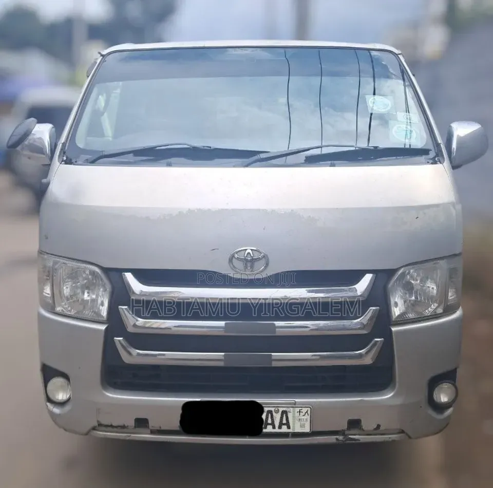 Toyota HiAce 2017 Silver