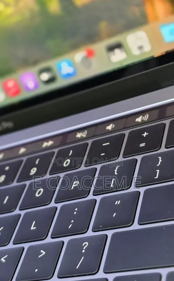 New Laptop Apple MacBook 16GB Intel Core i5 SSD 512GB