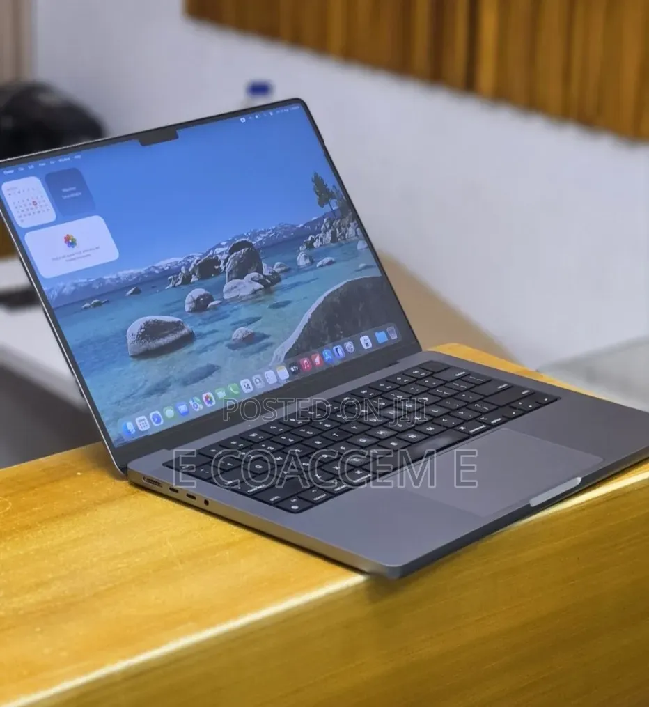 New Laptop Apple MacBook 32GB SSD 512GB