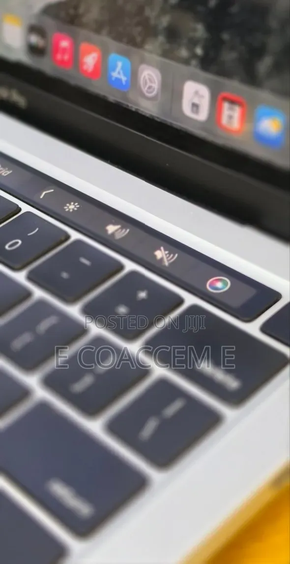 New Laptop Apple MacBook Pro 2020 32GB Intel Core i7 SSD 512GB