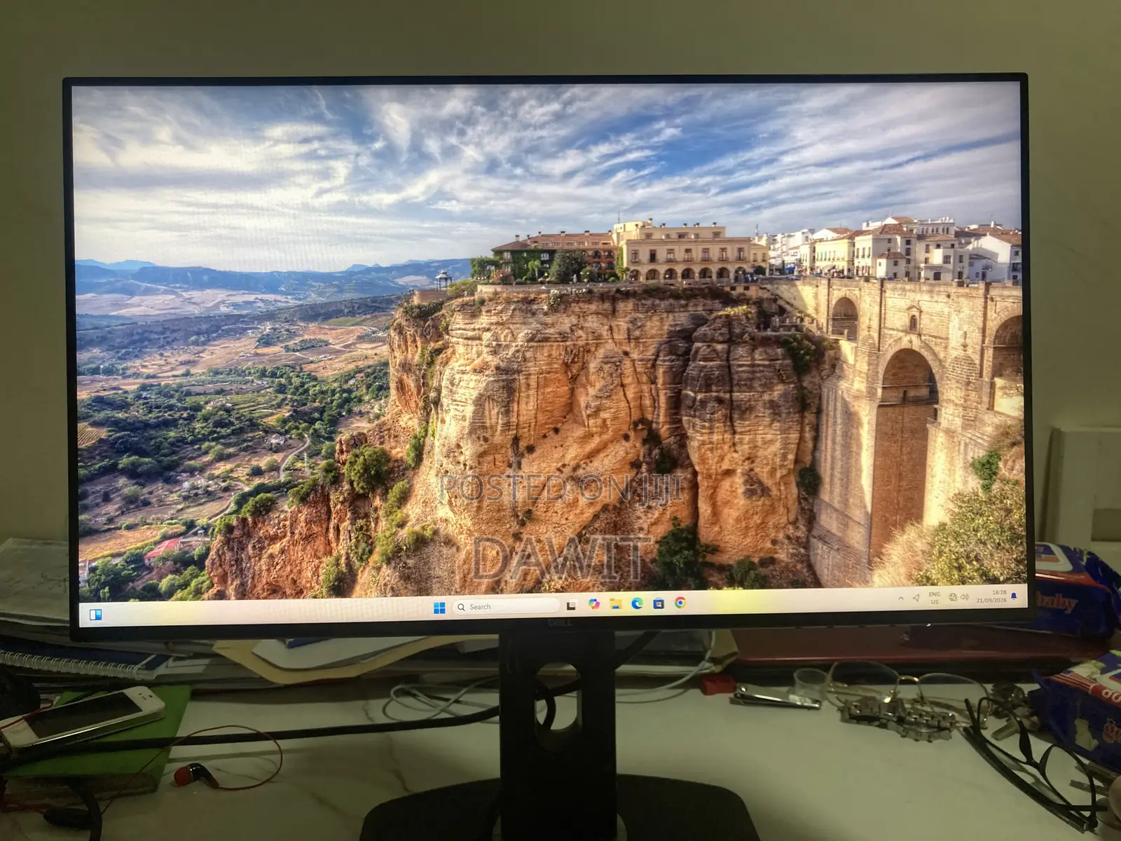 24 Inch Frameless Monitor With 65w Type C Charger