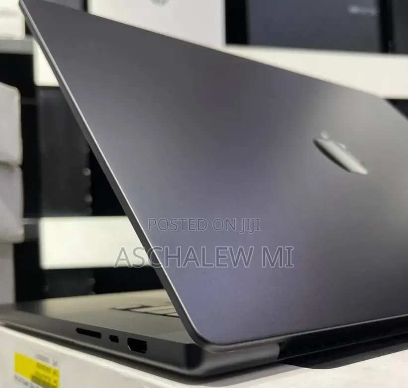 New Laptop Apple MacBook Pro 2024 M4 Max 48GB Apple M4 Max SSD 2T