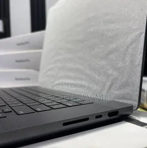 New Laptop Apple MacBook Pro 2024 M4 Max 48GB Apple M4 Max SSD 2T
