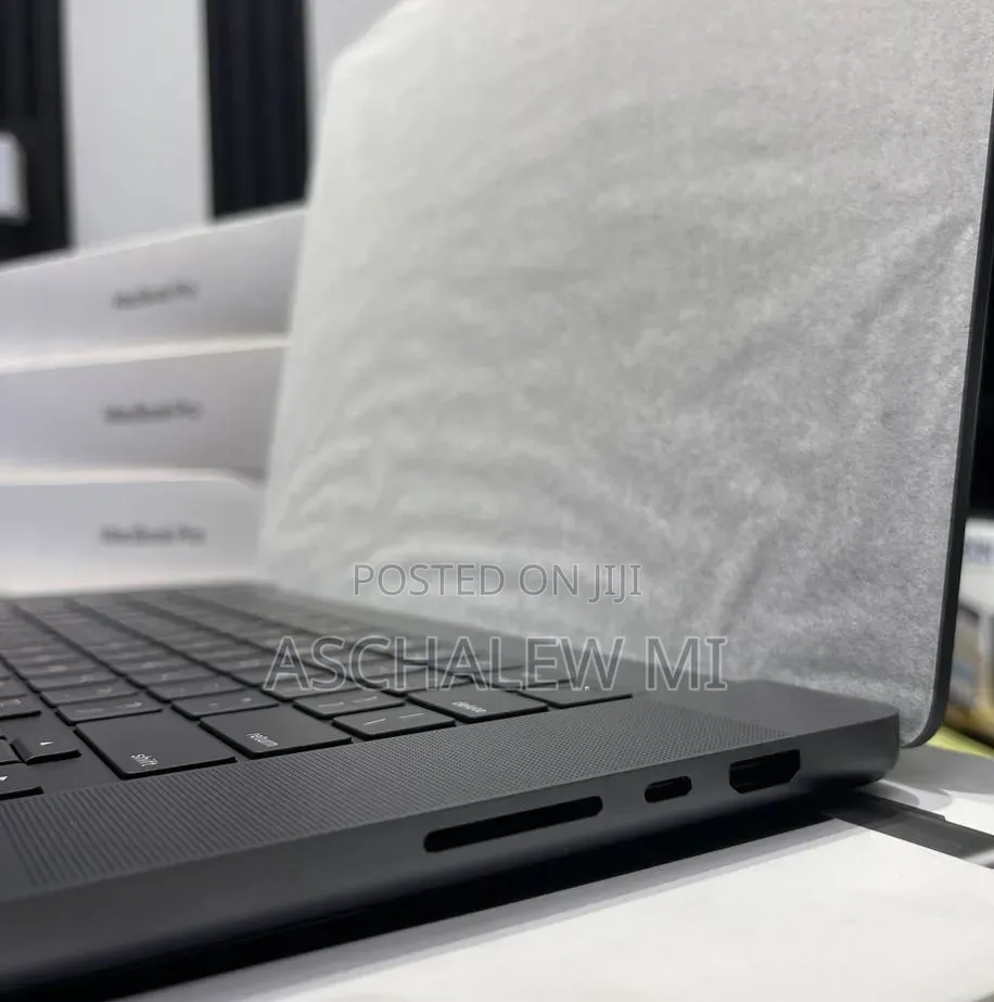 New Laptop Apple MacBook Pro 2024 M4 Max 48GB Apple M4 Max SSD 2T