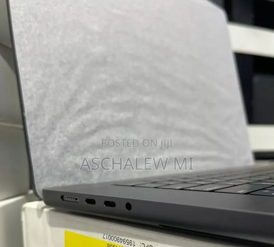 New Laptop Apple MacBook Pro 2024 M4 Max 48GB Apple M4 Max SSD 2T