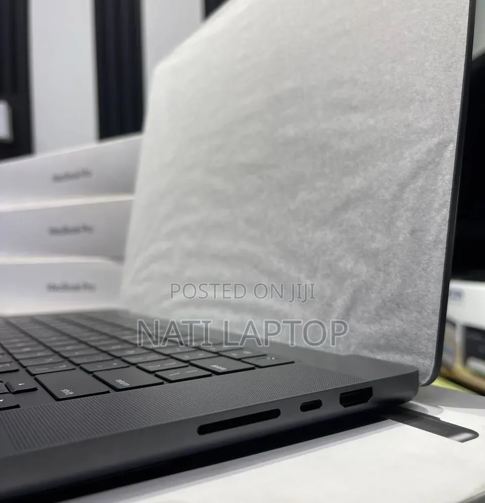 New Laptop Apple MacBook Pro 2024 M4 Max 48GB Apple M4 Max SSD 2T