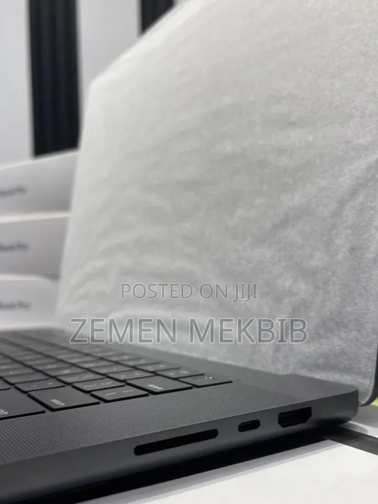 New Laptop Apple MacBook Pro 2024 M4 48GB Apple M1 Max SSD 2T