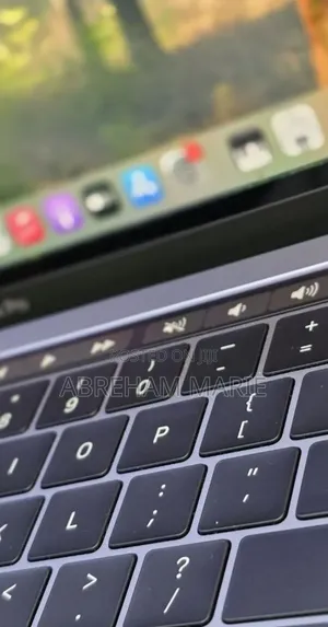 New Laptop Apple MacBook Pro 2019 16GB Intel Core i5 SSD 512GB