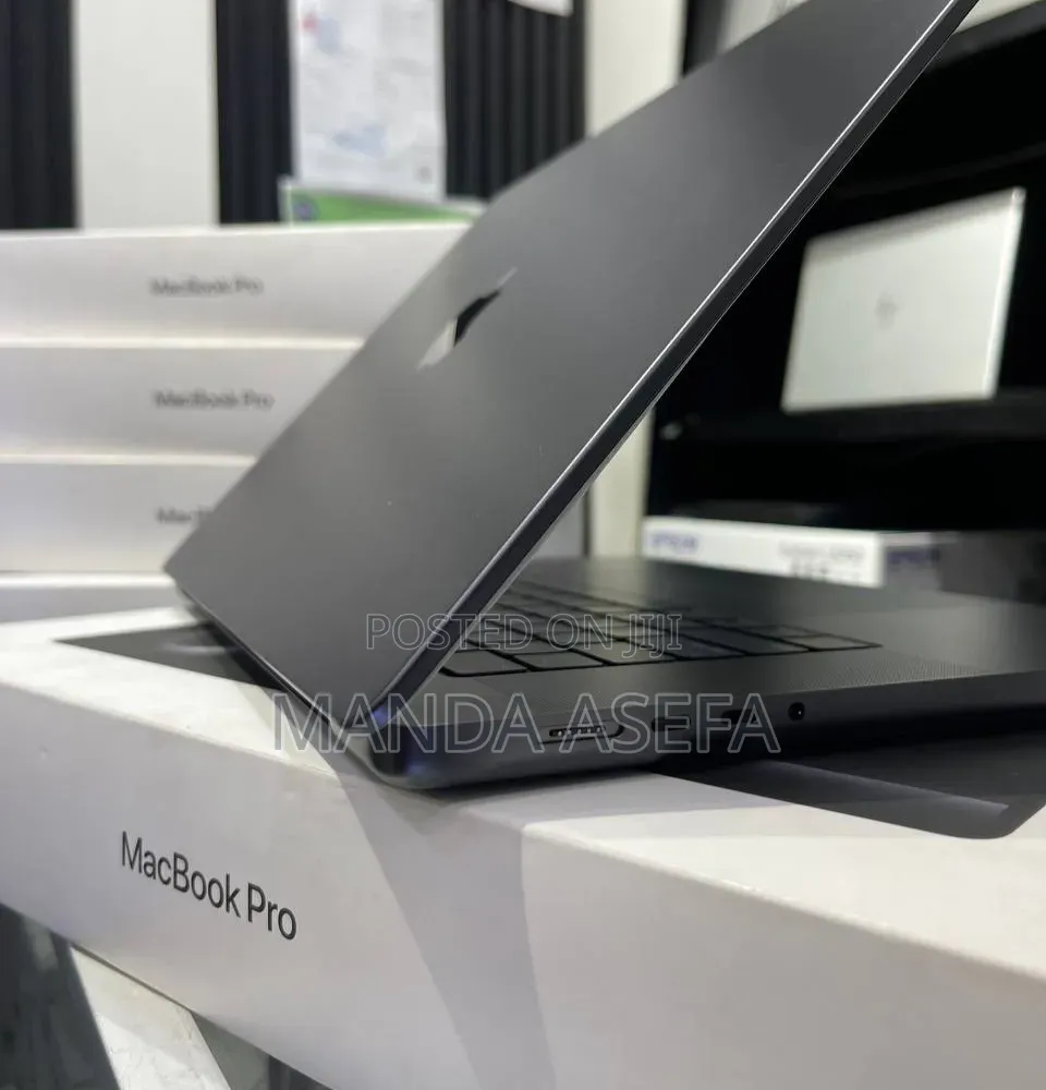 New Laptop Apple MacBook Pro 2024 M4 Max 48GB Apple M4 Max SSD 2T