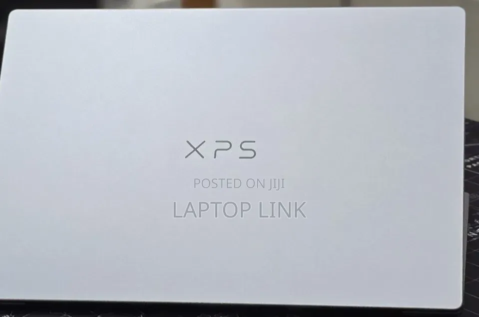 New Laptop Dell XPS 13 8GB Intel Core 5 SSD 512GB