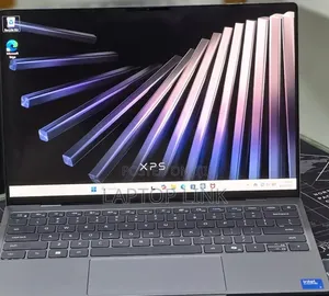 New Laptop Dell XPS 13 8GB Intel Core 5 SSD 512GB
