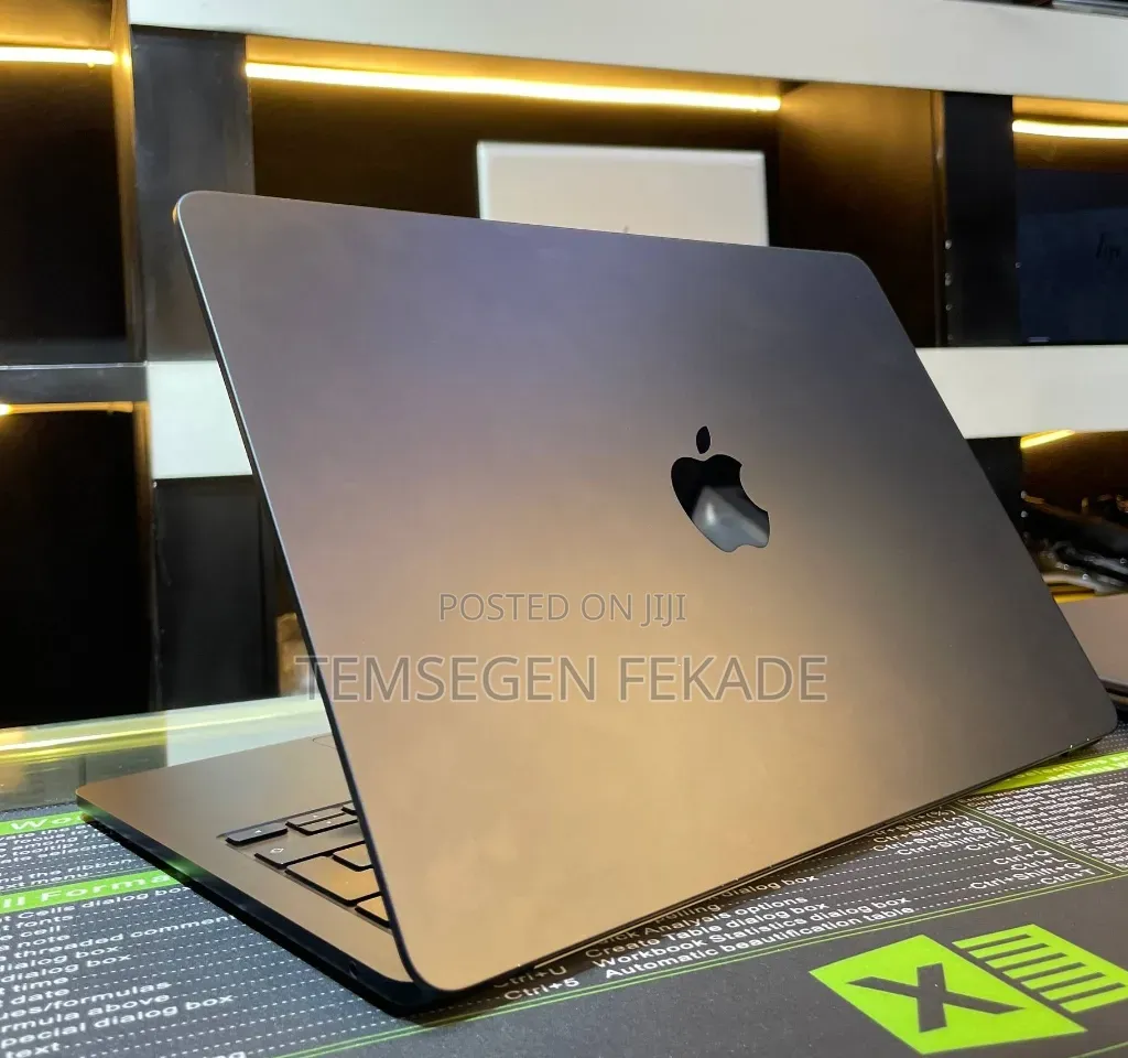 New Laptop Apple MacBook Air 2022 M2 8GB Apple M2 SSD 512GB