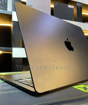New Laptop Apple MacBook Air 2022 M2 8GB Apple M2 SSD 512GB