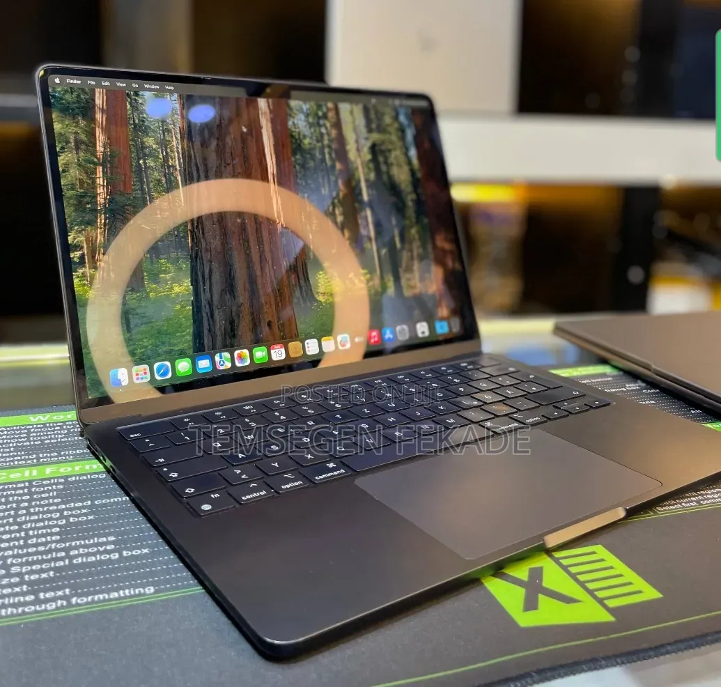 New Laptop Apple MacBook Air 2022 M2 8GB Apple M2 SSD 512GB