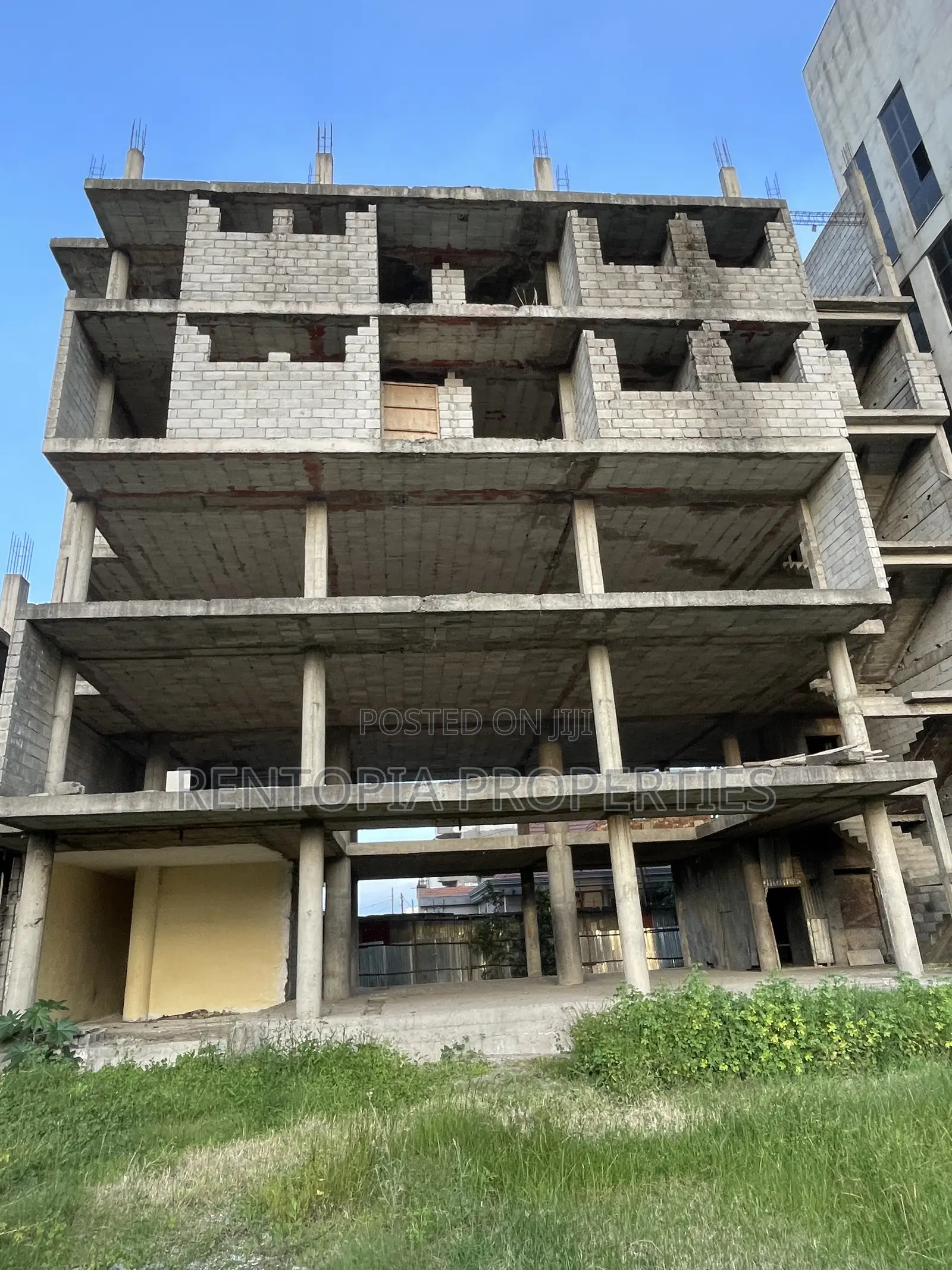 15bdrm House in Yeka for sale