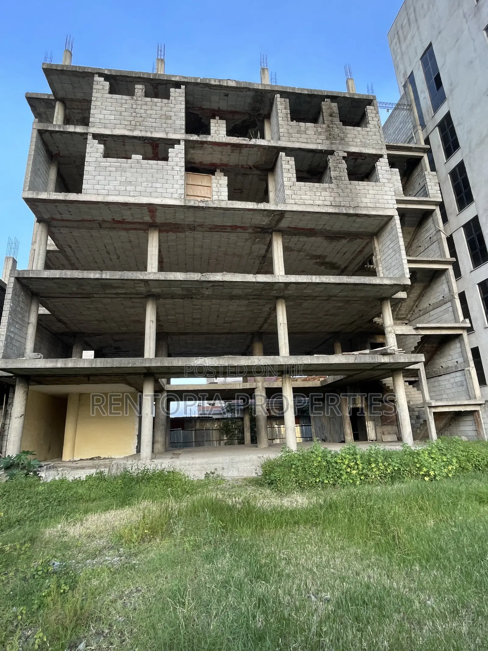 15bdrm House in Yeka for sale