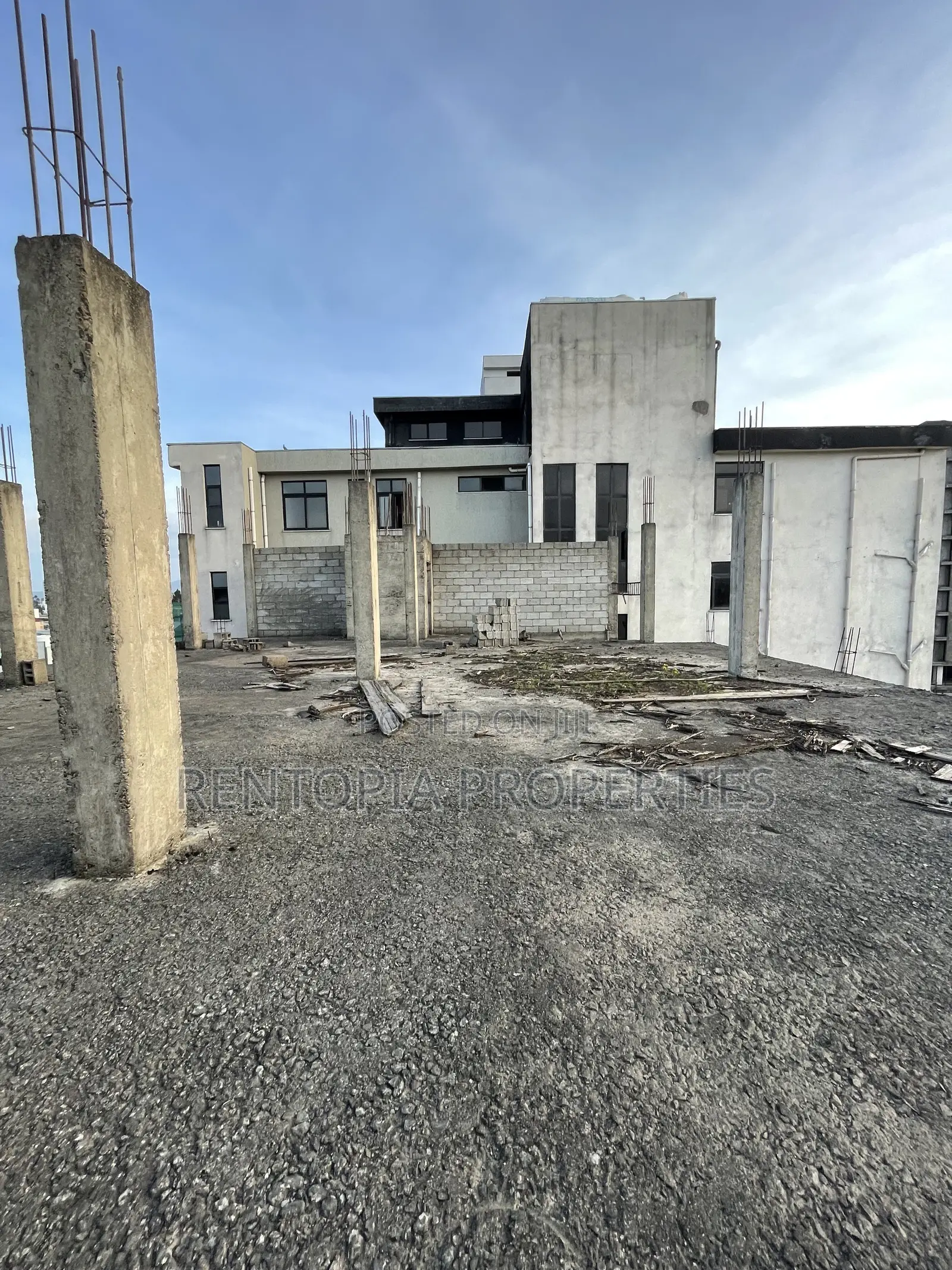 15bdrm House in Yeka for sale