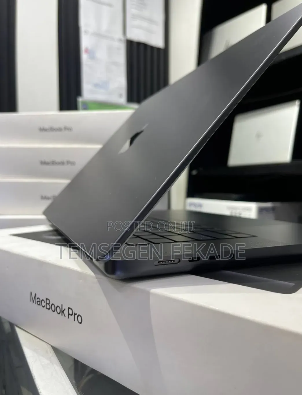New Laptop Apple MacBook Pro 2024 M4 Max 48GB Apple M4 Max SSD 2T