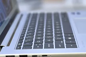 New Laptop HP EliteBook 840 G10 16GB Intel Core i7 SSD 512GB