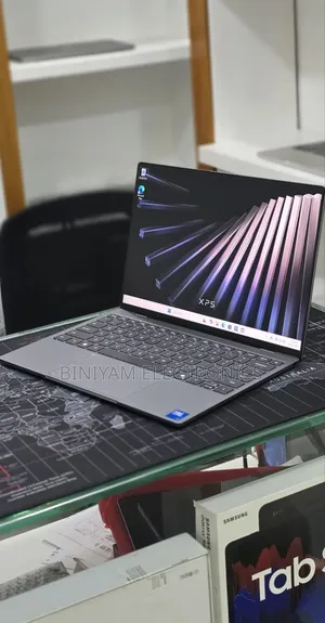 New Laptop Dell XPS 13 8GB Intel Core 5 SSD 512GB