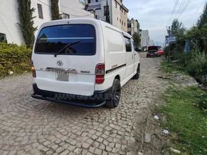 Toyota HiAce 2008 Yellow