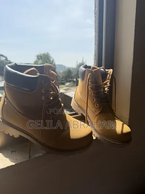 Timber-Style Lace-Up Boots
