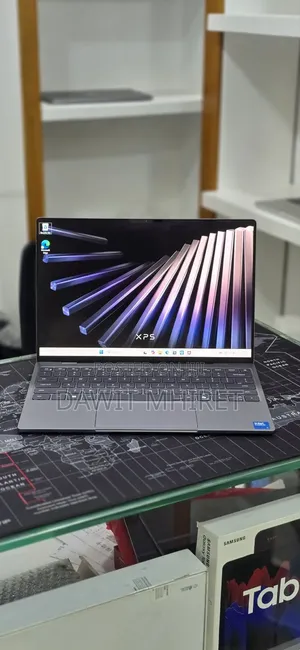 New Laptop Dell XPS 13 8GB Intel Core i5 SSD 512GB