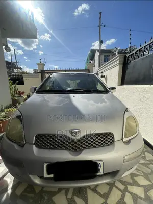 Toyota Vitz 2004 Silver