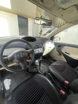 Toyota Vitz 2004 Silver