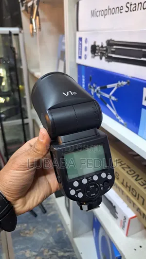 Godox V1 Round Head Flash – Professional Photography Flash