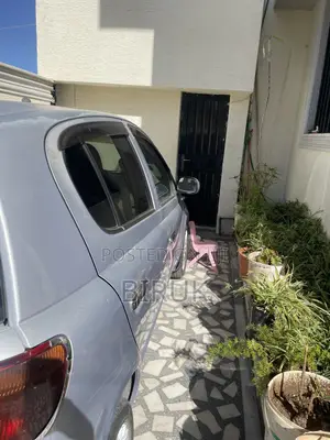 Toyota Vitz 2004 Silver