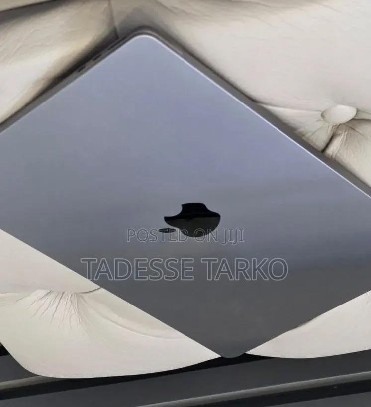 New Laptop Apple MacBook Air 2022 M2 8GB Apple M2 SSD 256GB