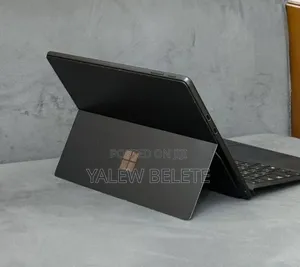 New Laptop Microsoft Surface Pro 9 8GB Intel Core i5 SSD 256GB