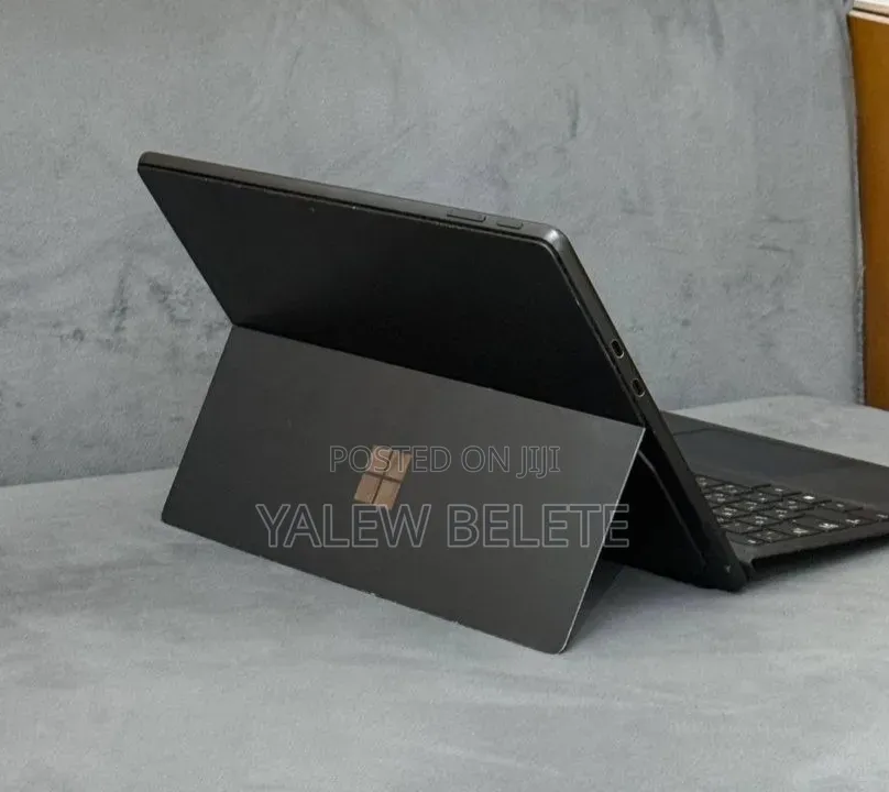 New Laptop Microsoft Surface Pro 9 8GB Intel Core i5 SSD 256GB