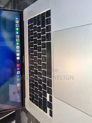 New Laptop Apple MacBook Pro 16GB Intel Core i7 SSD 512GB