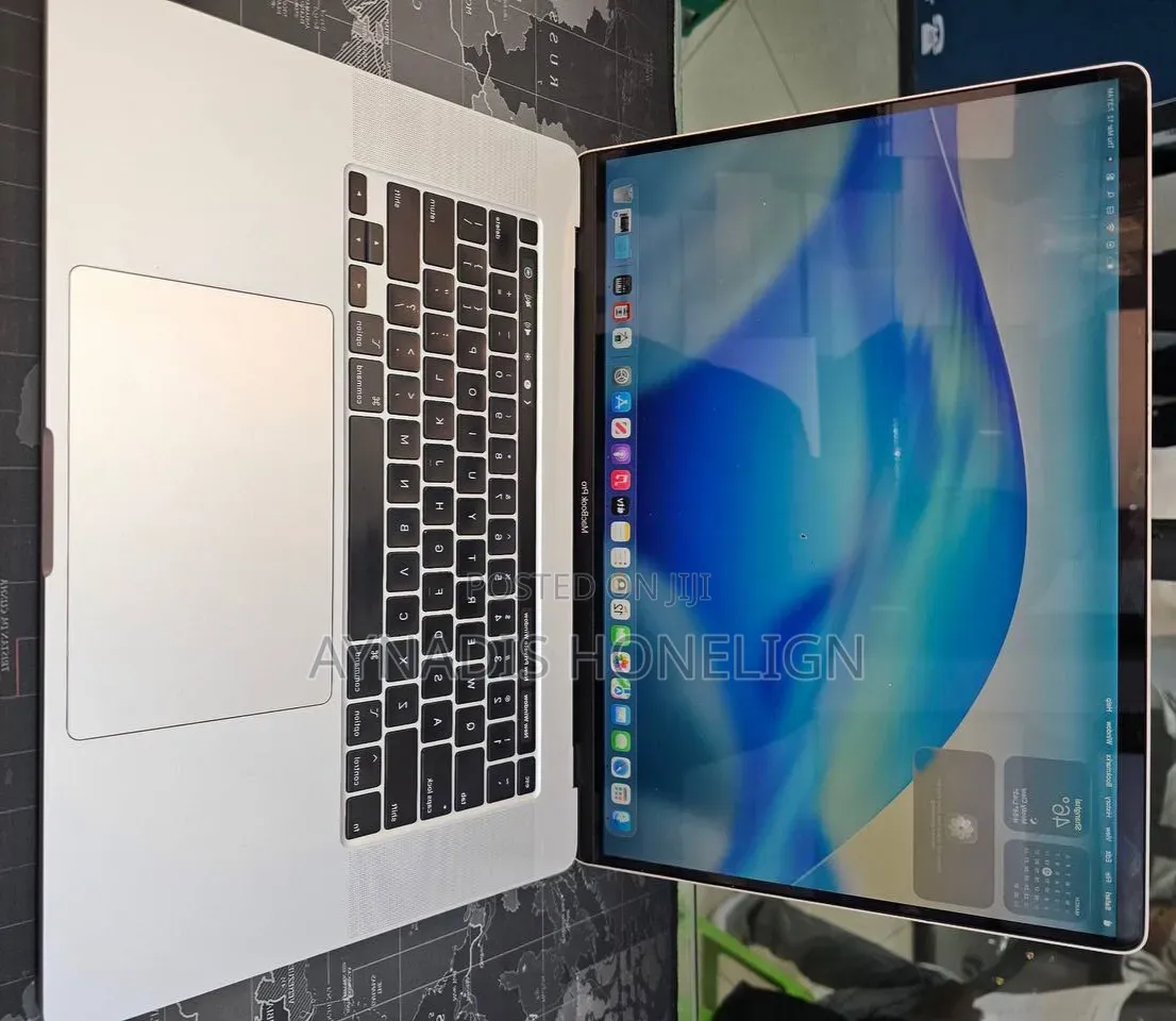 New Laptop Apple MacBook Pro 16GB Intel Core i7 SSD 512GB