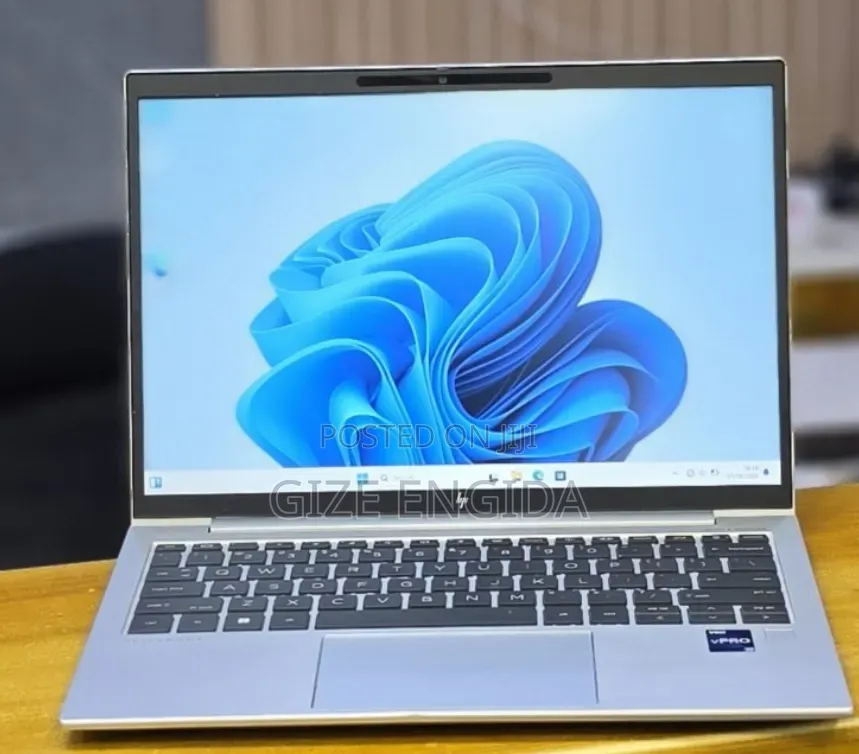 New Laptop HP Elitebook 830 G11 16GB Intel Core i7 SSD 512GB