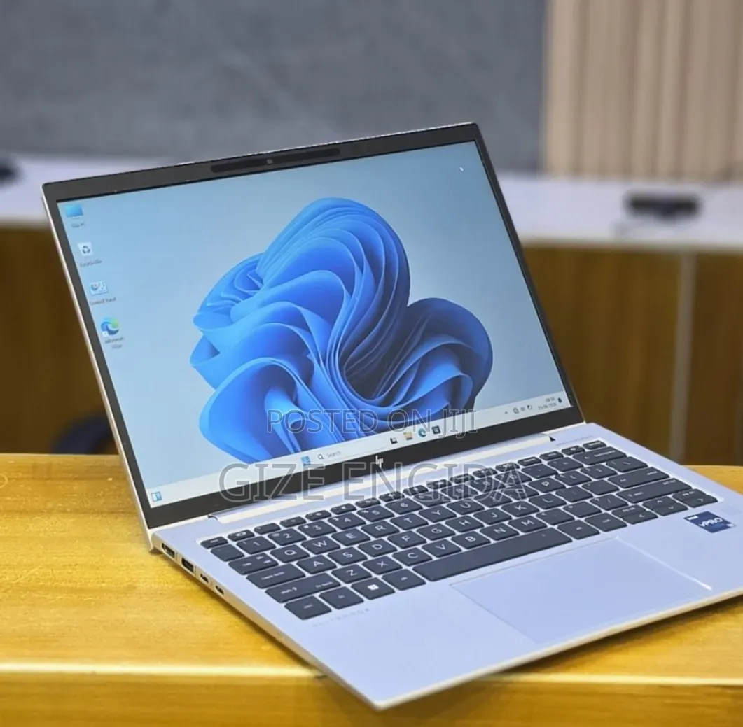 New Laptop HP Elitebook 830 G11 16GB Intel Core i7 SSD 512GB