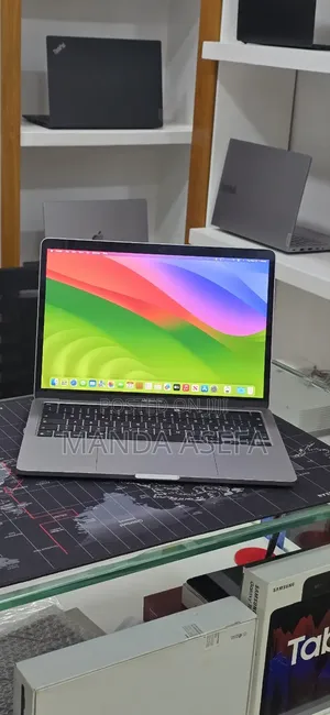 New Laptop Apple MacBook Pro 2020 M1 8GB Apple M1 SSD 256GB