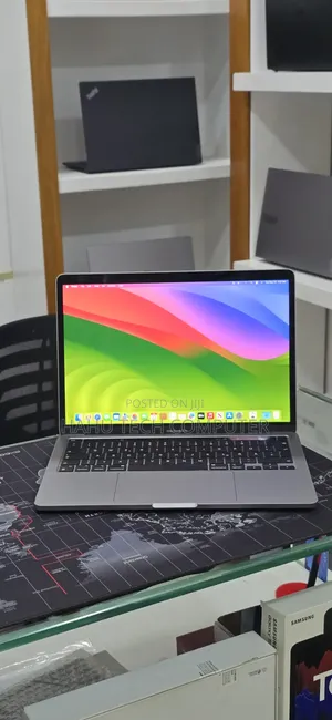 New Laptop Apple MacBook Pro 2020 8GB Apple M1 SSD 256GB