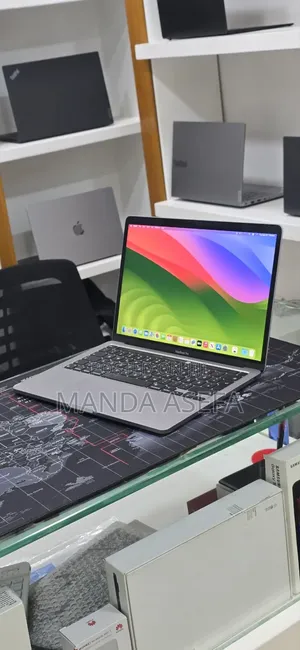 New Laptop Apple MacBook Pro 2020 M1 8GB Apple M1 SSD 256GB