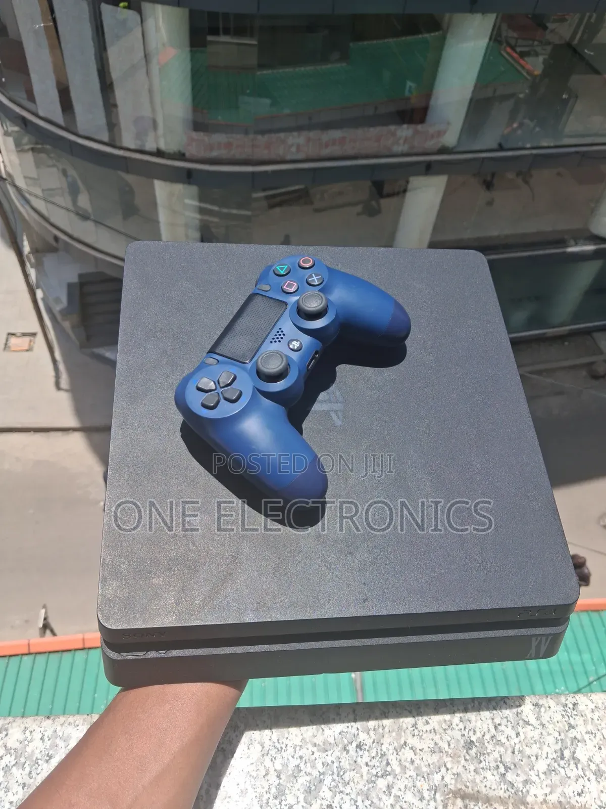 PlayStation 4 Slim With One Joystick
