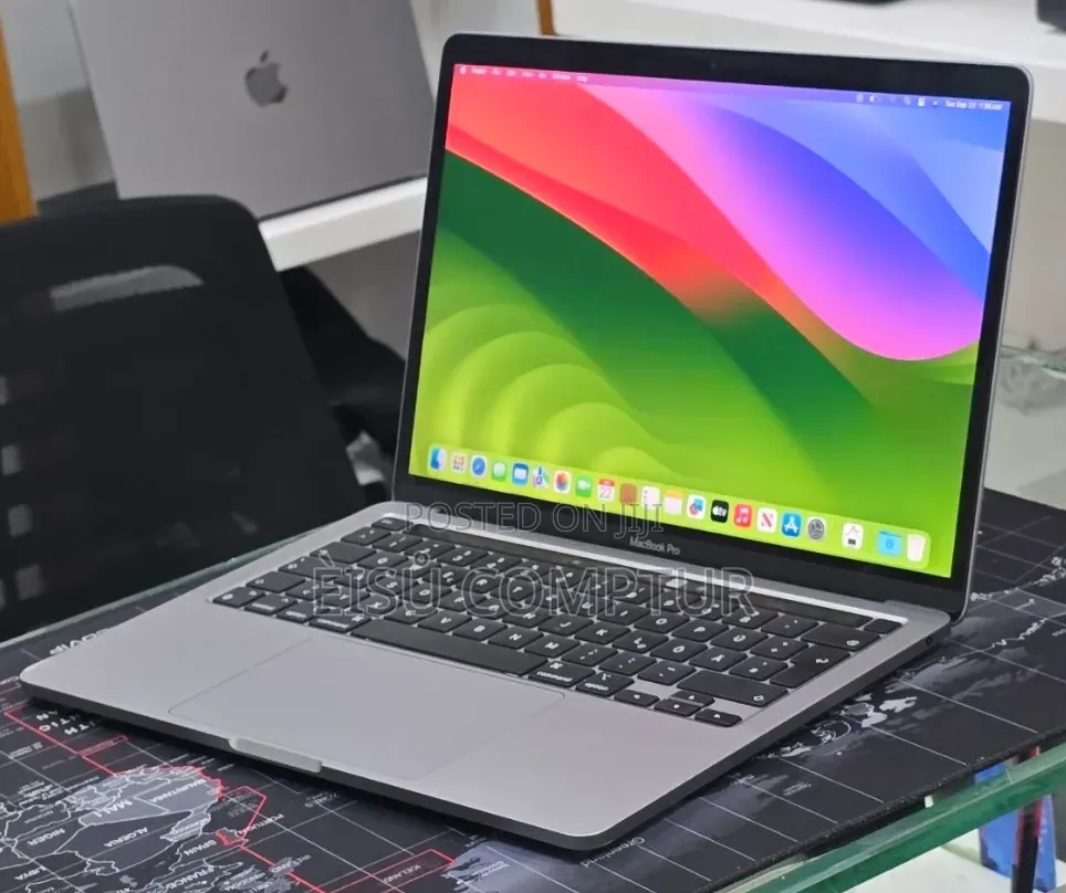 New Laptop Apple MacBook Pro 2021 M1 8GB Apple M1 Pro SSD 256GB