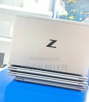 New Laptop HP ZBook Firefly G8 16GB Intel Core i7 SSD 512GB