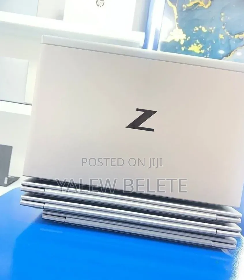 New Laptop HP ZBook Firefly G8 16GB Intel Core i7 SSD 512GB