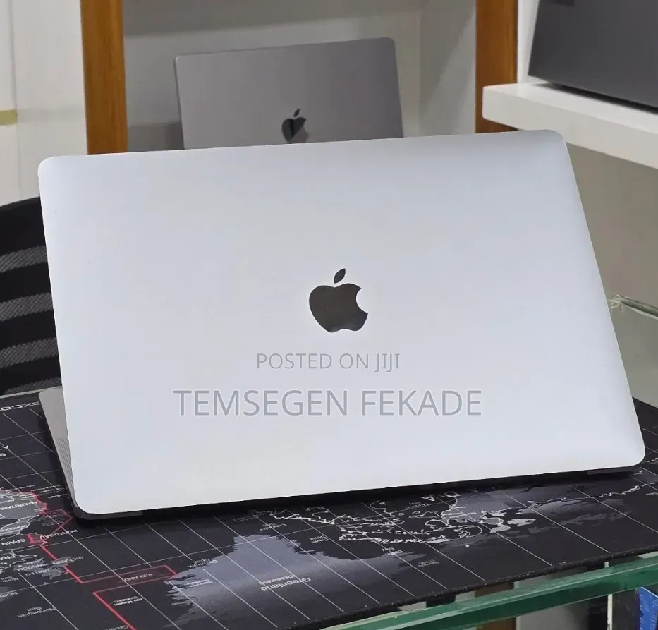 New Laptop Apple MacBook Pro 2020 M1 8GB Apple M1 Pro SSD 256GB
