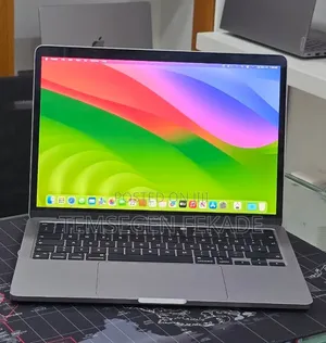New Laptop Apple MacBook Pro 2020 M1 8GB Apple M1 Pro SSD 256GB
